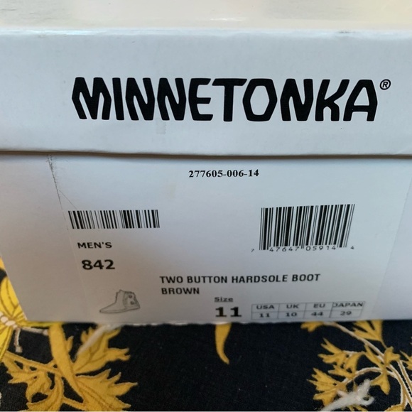 ? Minnetonka Men\'s Two Button Brown Hardsole Boot Size 11 Style 842